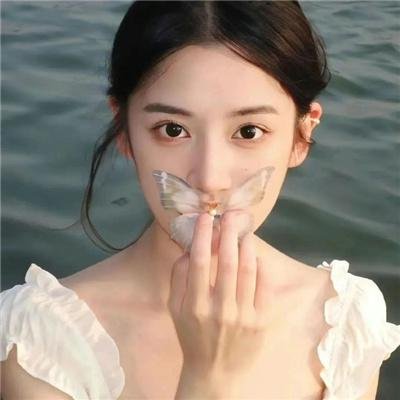 蓝色江流淌